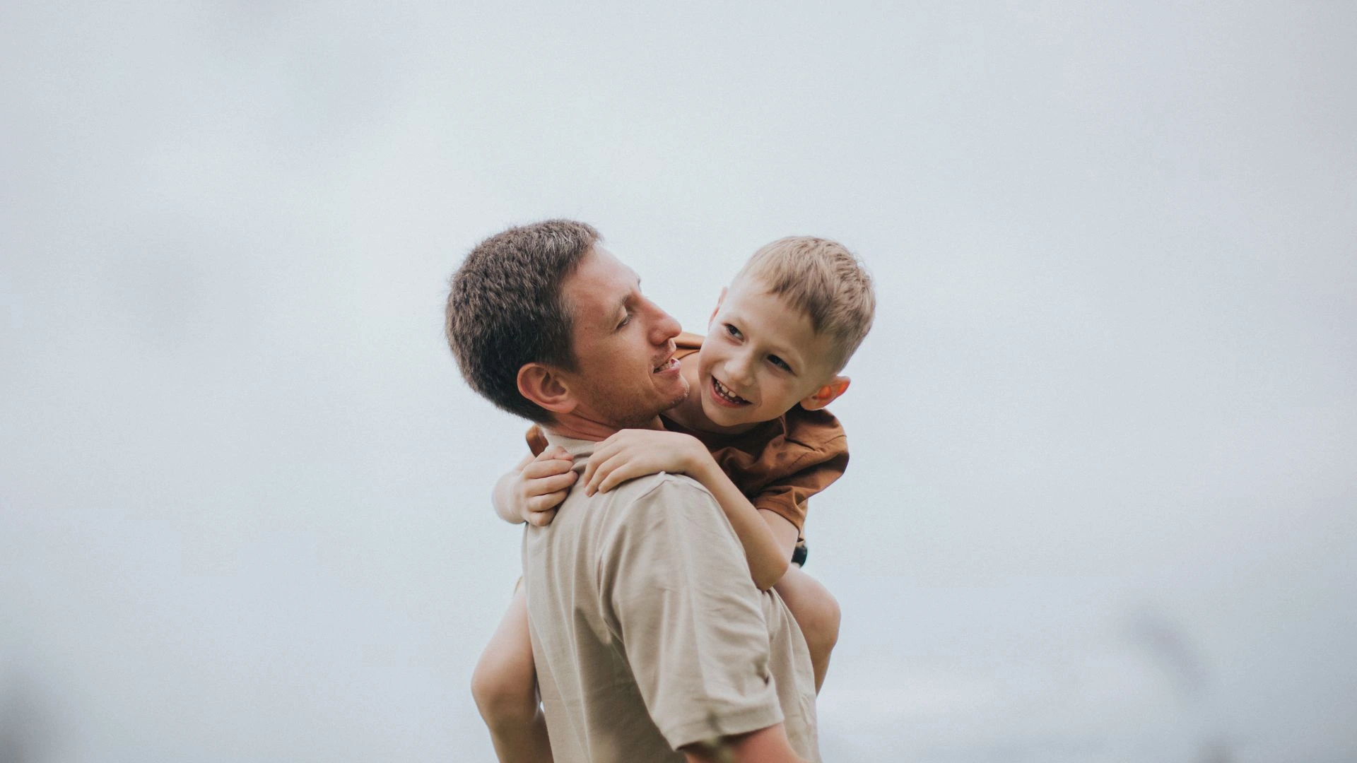 El abrazo de la tarde