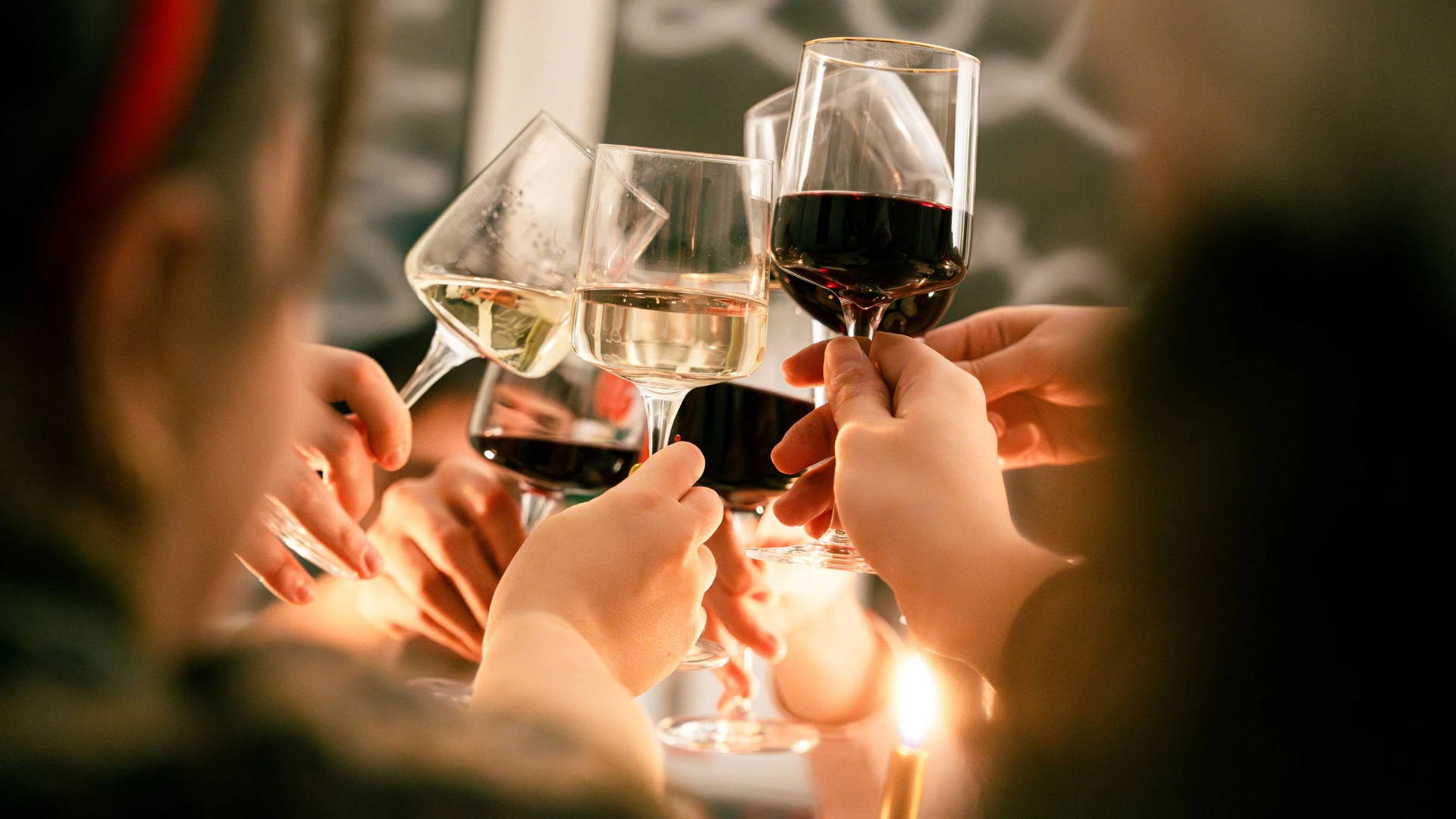 Brindis de la noche del Grito entre invitados